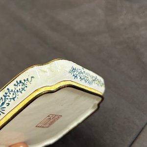Three Chinese Canton enamel saucers and a bowl, Shangxin 赏心 mark, Yongzheng/Qianlong — photo 19