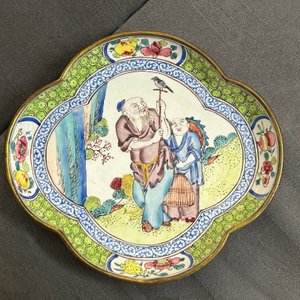 Three Chinese Canton enamel saucers and a bowl, Shangxin 赏心 mark, Yongzheng/Qianlong — photo 20