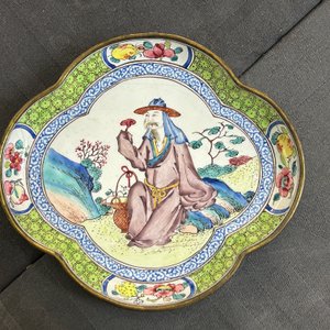 Three Chinese Canton enamel saucers and a bowl, Shangxin 赏心 mark, Yongzheng/Qianlong — photo 22