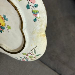 Three Chinese Canton enamel saucers and a bowl, Shangxin 赏心 mark, Yongzheng/Qianlong — photo 23