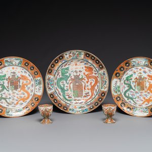Three Chinese Canton famille rose armorial plates and a pair of egg cups for the Portugese market, Guangxu — 照片 1
