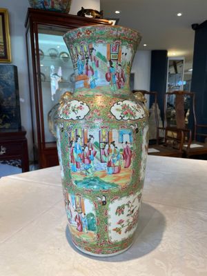 Three Chinese Canton famille rose vases with narrative design, 19th C. — 照片 1