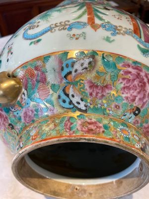 Three Chinese Canton famille rose vases with narrative design, 19th C. — 照片 12