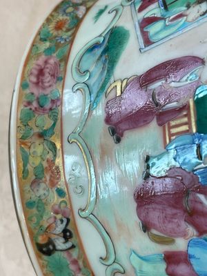 Three Chinese Canton famille rose vases with narrative design, 19th C. — 照片 13