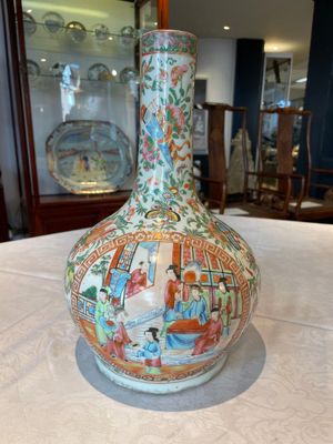 Three Chinese Canton famille rose vases with narrative design, 19th C. — 照片 16