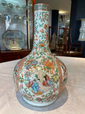 Three Chinese Canton famille rose vases with narrative design, 19th C. — 照片 17