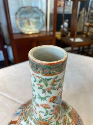 Three Chinese Canton famille rose vases with narrative design, 19th C. — 照片 18