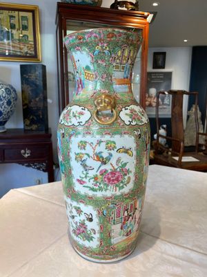 Three Chinese Canton famille rose vases with narrative design, 19th C. — 照片 4