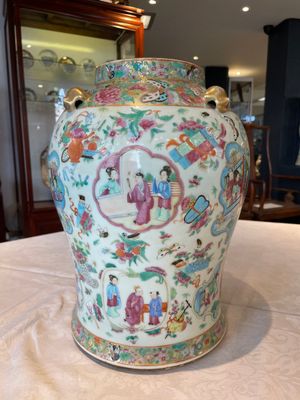 Three Chinese Canton famille rose vases with narrative design, 19th C. — 照片 7