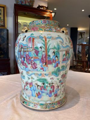 Three Chinese Canton famille rose vases with narrative design, 19th C. — 照片 8
