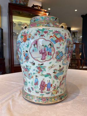 Three Chinese Canton famille rose vases with narrative design, 19th C. — 照片 9