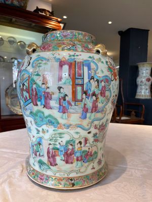 Three Chinese Canton famille rose vases with narrative design, 19th C. — 照片 10