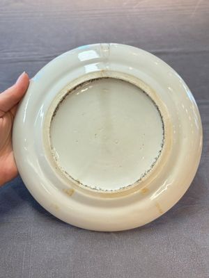 Three Chinese Canton famille verte plates and two famille rose wall pocket vases, 19th C. — 照片 16