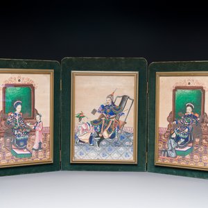 Three Chinese Canton rice paper paintings in a triptych frame, 19th C. — 照片 1