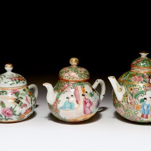 Three Chinese Canton teapots, 19th C. — 照片 1