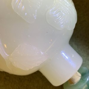 Three Chinese carved pale white jade snuff bottles, 19/20th C. — 照片 14