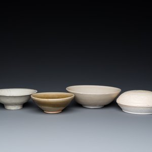 Three Chinese celadon- and qingbai-glazed bowls and a cream-glazed box and cover, Song and later — 照片 2