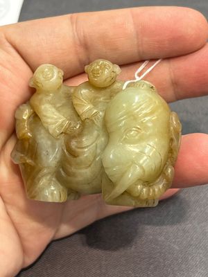 Three Chinese celadon and russet jade carvings of animals, 19th C. — photo 12