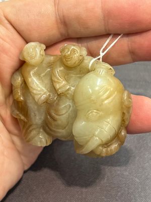 Three Chinese celadon and russet jade carvings of animals, 19th C. — photo 13