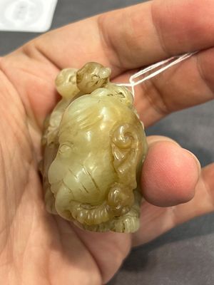 Three Chinese celadon and russet jade carvings of animals, 19th C. — photo 14