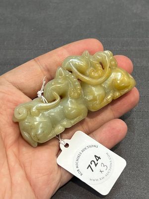 Three Chinese celadon and russet jade carvings of animals, 19th C. — photo 3