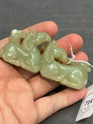 Three Chinese celadon and russet jade carvings of animals, 19th C. — photo 4