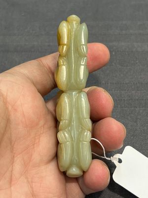 Three Chinese celadon and russet jade carvings of animals, 19th C. — photo 5