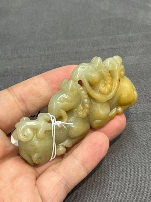 Three Chinese celadon and russet jade carvings of animals, 19th C. — photo 6