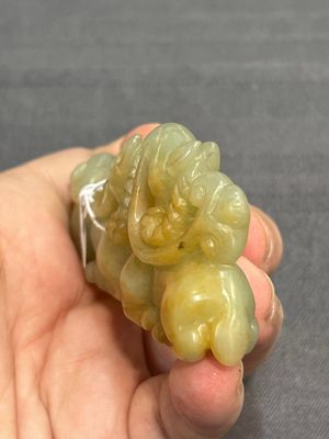 Three Chinese celadon and russet jade carvings of animals, 19th C. — photo 8