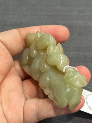 Three Chinese celadon and russet jade carvings of animals, 19th C. — photo 9