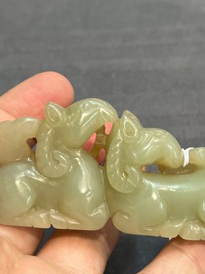 Three Chinese celadon and russet jade carvings of animals, 19th C. — photo 10