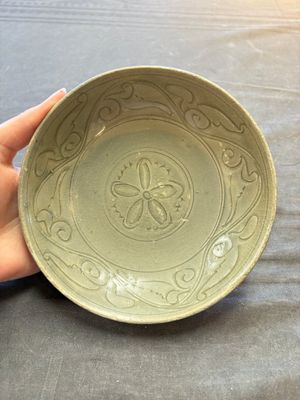 Three Chinese celadon-glazed plates and two bowls from the Jepara shipwreck,  Fujian or Zhejiang kilns, Song — photo 3