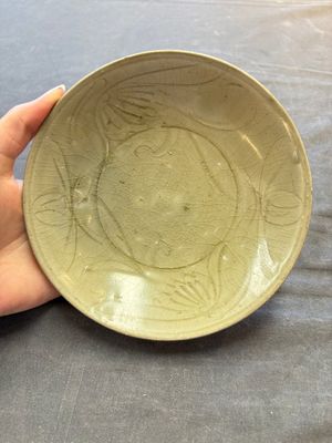 Three Chinese celadon-glazed plates and two bowls from the Jepara shipwreck,  Fujian or Zhejiang kilns, Song — photo 5