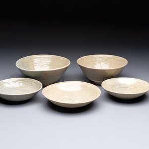 Three Chinese celadon-glazed plates and two bowls from the Jepara shipwreck,  Fujian or Zhejiang kilns, Song — photo 1