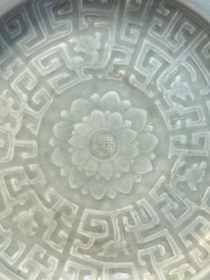 Three Chinese celadon-glazed plates with floral anhua design, 18/19th C. — foto 14