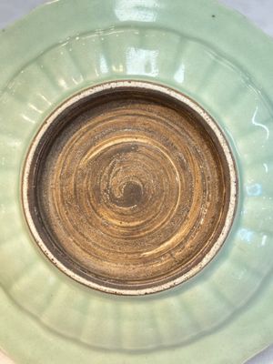 Three Chinese celadon-glazed plates with floral anhua design, 18/19th C. — foto 4