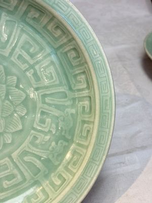Three Chinese celadon-glazed plates with floral anhua design, 18/19th C. — foto 7
