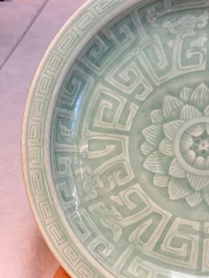 Three Chinese celadon-glazed plates with floral anhua design, 18/19th C. — foto 8