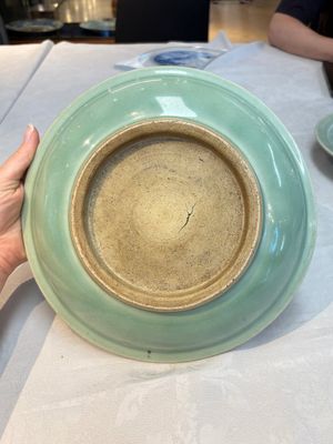 Three Chinese celadon-glazed plates with floral anhua design, 18/19th C. — foto 9