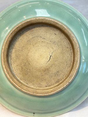 Three Chinese celadon-glazed plates with floral anhua design, 18/19th C. — foto 10