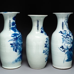Three Chinese celadon-ground blue and white vases, 19th C. — photo 2