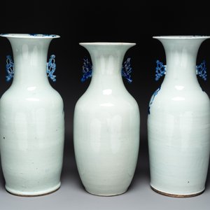 Three Chinese celadon-ground blue and white vases, 19th C. — photo 3