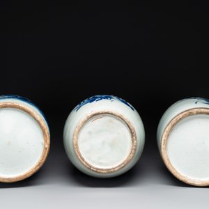 Three Chinese celadon-ground blue and white vases, 19th C. — photo 6