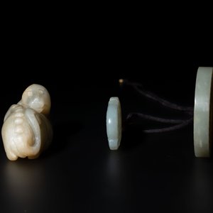 Three Chinese celadon jade carvings, 19/20th C. — 照片 2