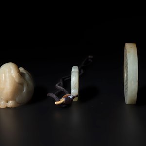 Three Chinese celadon jade carvings, 19/20th C. — 照片 4