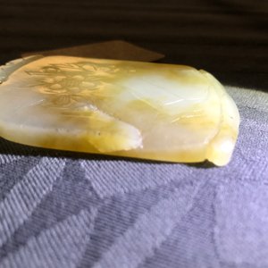 Three Chinese celadon jade pendants and a hairpin, Qing — 照片 17