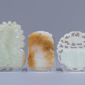 Three Chinese celadon jade pendants and a hairpin, Qing — 照片 8