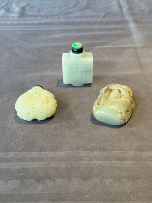 Three Chinese celadon jade snuff bottles, Qing — photo 1