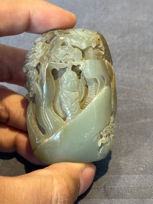 Three Chinese celadon jade snuff bottles, Qing — photo 18