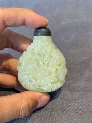 Three Chinese celadon jade snuff bottles, Qing — photo 2